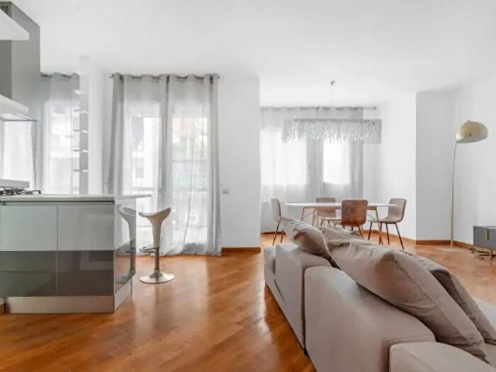 Appartamento trilocale in affitto in Via Trebazio, Milano