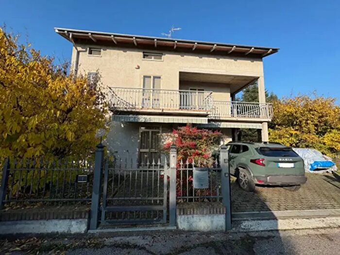 Casa con 6 locali in vendita in Via Don Enzo Manfredi, Gualtieri