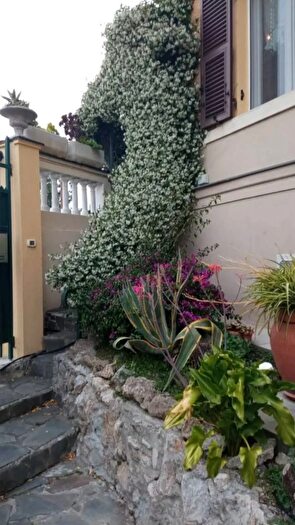 Appartamento con 6 locali in vendita in Via Gian Battista Monti, Genova