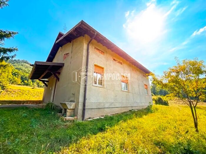 Casa quadrilocale in vendita in Via San Michele Foresto Sparso, Foresto Sparso