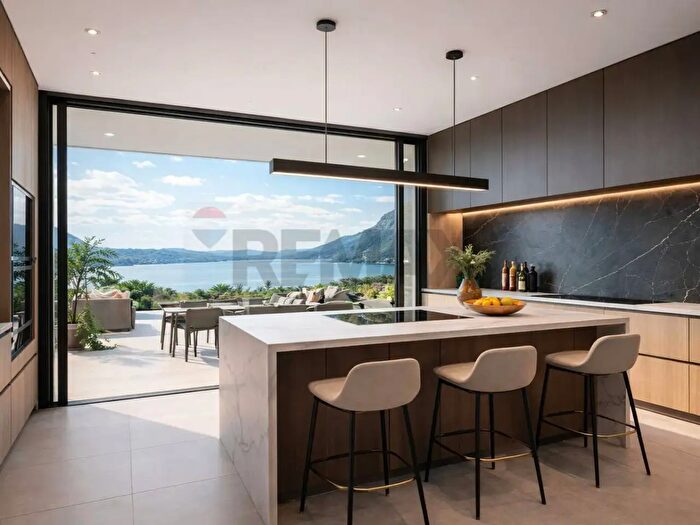 Casa quadrilocale in vendita in Via Zappelli, Verbania