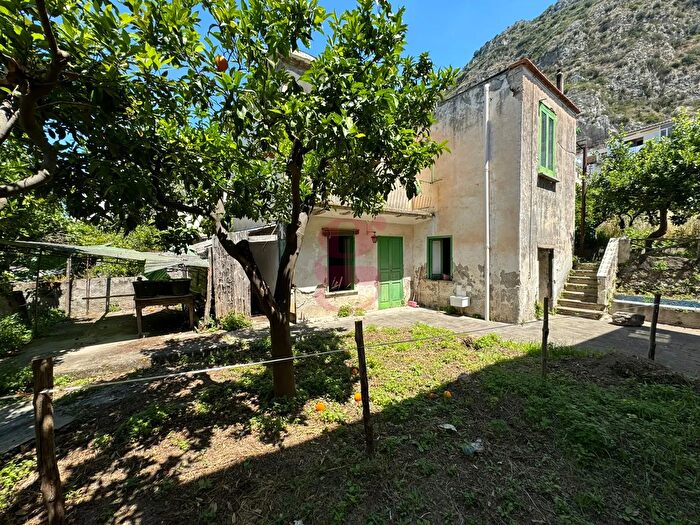 Casa quadrilocale in vendita in Via del Lauro, Meta