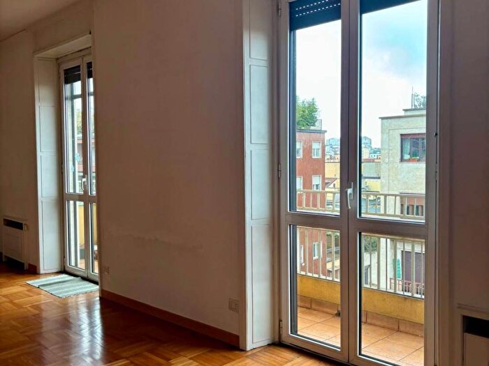 Appartamento quadrilocale in affitto in Via Lodovico Settala, Porta Venezia, Milano