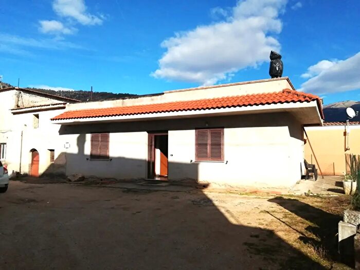 Casa bilocale in vendita in Via Bassiano, Sezze