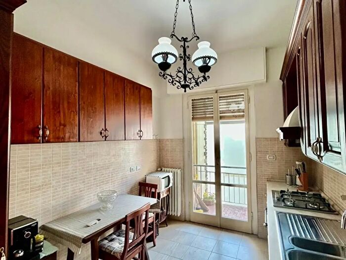 Appartamento con 5 locali in vendita in Via Nino Bixio, Firenze