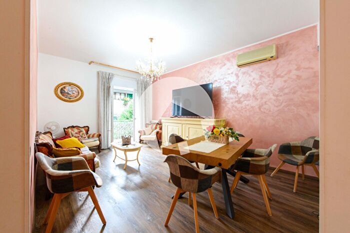 Appartamento con 5 locali in vendita in Via Guido Riccio Fogliani, Reggio Emilia