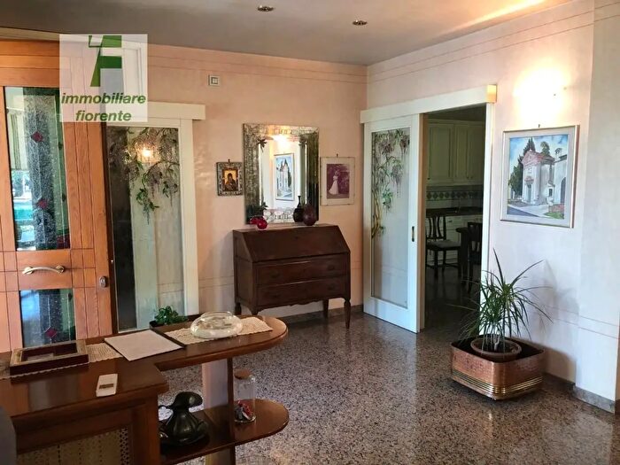 Casa con 6 locali in vendita in Via Venezia, Vigonza