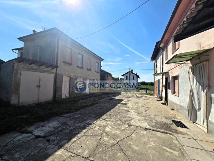 Casa quadrilocale in vendita in Via Montegrappa, Tre Re Mezzana Corti, Cava Manara