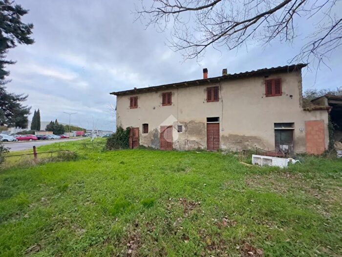 Casa con 8 locali in vendita in Via Milano, Ponsacco