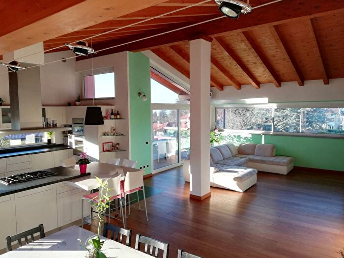 Casa quadrilocale in affitto in Via del Gaggio, Cartabbia, Varese