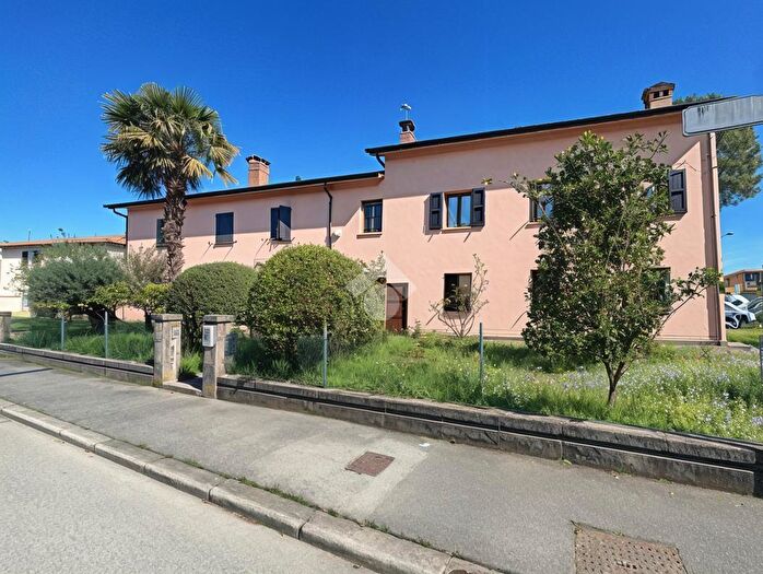 Casa con 7 locali in vendita in Via Pietro Nenni, Cotignola
