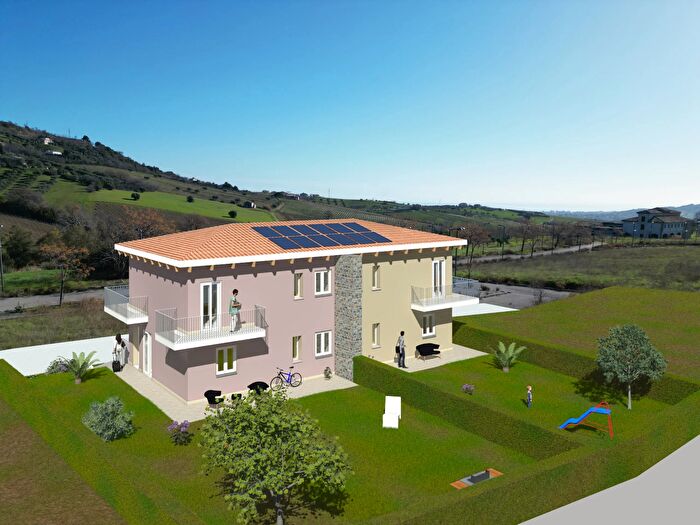 Casa con 6 locali in vendita in Via Rio Moro, Colonnella