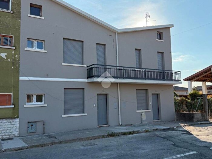 Casa quadrilocale in vendita in Via A Manzoni, Castelletto, Leno