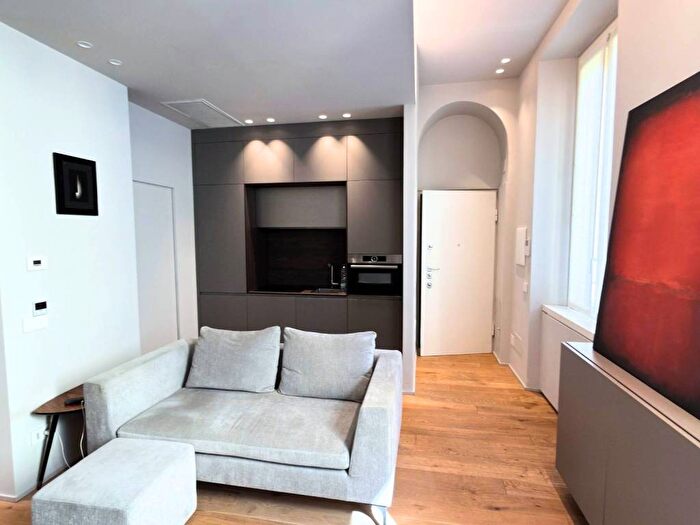 Appartamento trilocale in affitto in Via Marghera, De Angeli, Milano