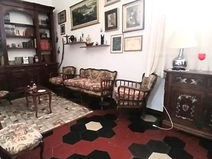 Appartamento con 6 locali in vendita in Ia Carlo Goldoni, Livorno