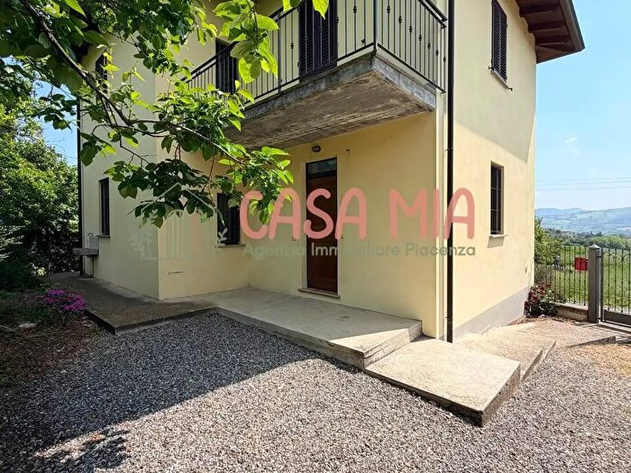 Casa quadrilocale in vendita in Via Pertini, Alta Val Tidone