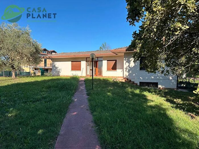 Casa con 9 locali in vendita in Vicolo Trento, Paese