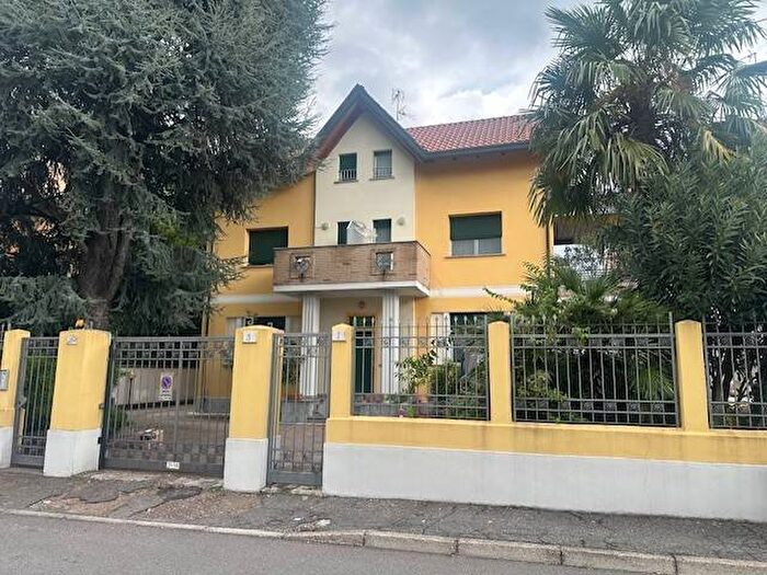 Appartamento trilocale in affitto in Via Carlo Porta, Stazione, Rho