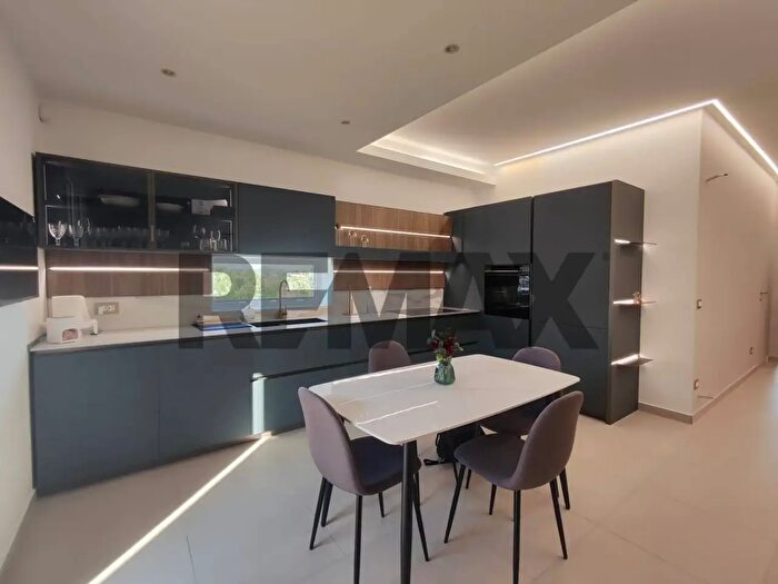 Appartamento con 5 locali in vendita in Via Gandhi, Floridia