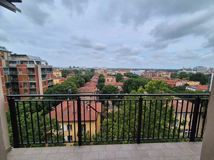 Appartamento quadrilocale in affitto in Viali, Modena