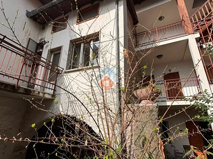 Casa con 11 locali in vendita in Via G De Giorgi, Nogaredo