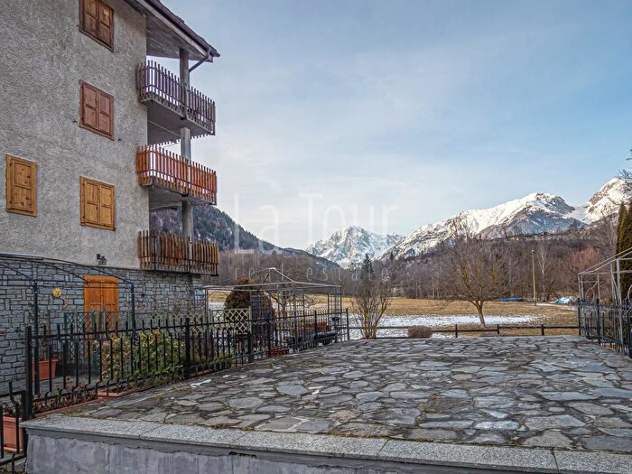 Appartamento trilocale in affitto in Frazione Derby, La Salle