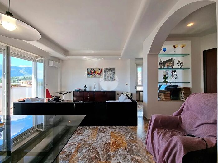 Appartamento quadrilocale in vendita in Piazza delle Arti, Terni