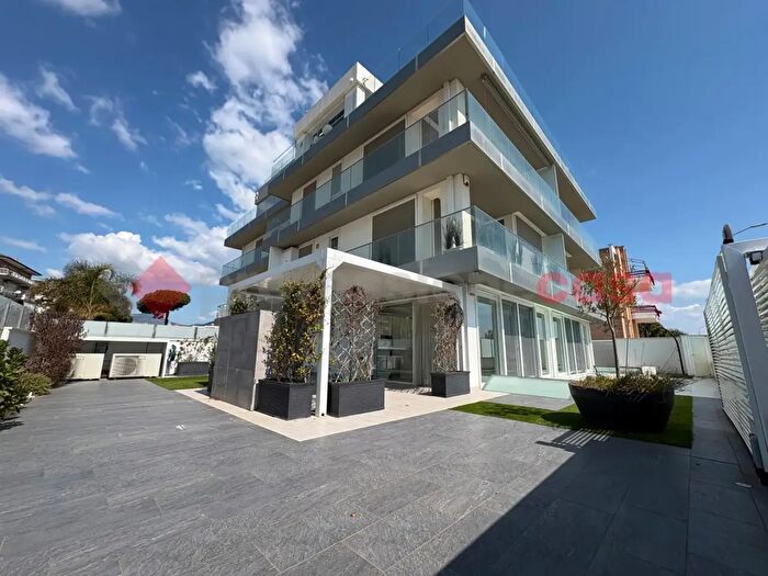 Appartamento con 6 locali in vendita in Viale Circe, Terracina