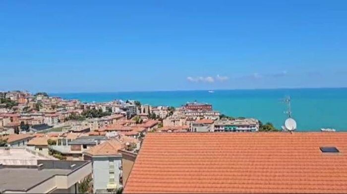 Appartamento trilocale in affitto in Adriatico, Ancona