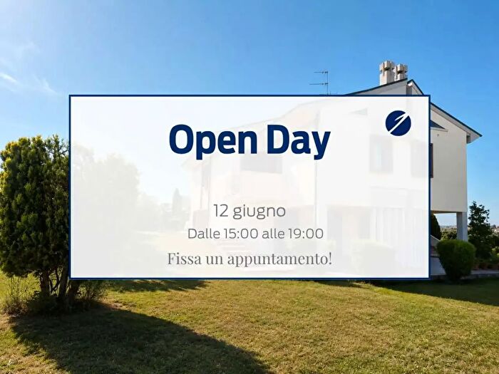 Casa con 15 locali in vendita in Via Collodi, Camerata Picena