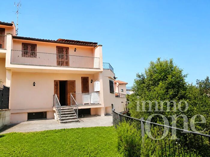 Appartamento con 5 locali in vendita in Via del Pino, Livorno