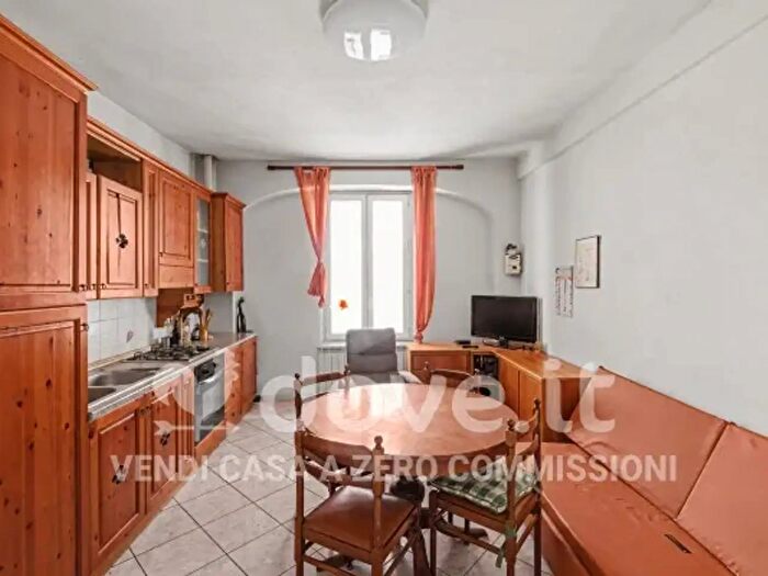 Appartamento bilocale in vendita in Via San Pietro Snc, Luino