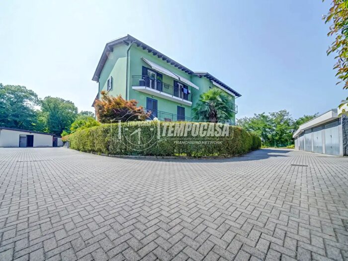 Appartamento con 5 locali in vendita in Via Paoloni, Castelletto Sopra Ticino