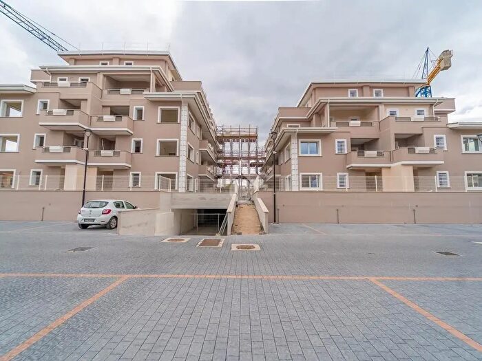 Appartamento trilocale in vendita in Via Vermicino, Roma