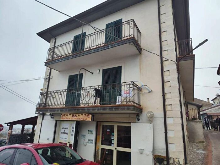 Appartamento quadrilocale in affitto in Via Vedola, Centro, Figline Vegliaturo