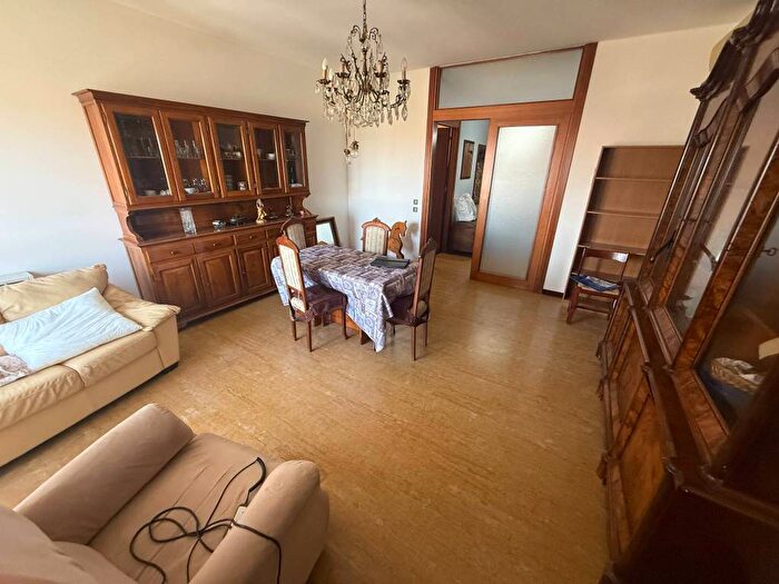 Appartamento quadrilocale in affitto in Via Trieste, Scrovegni, Padova