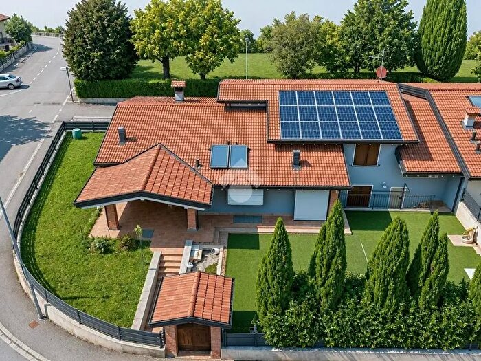 Appartamento quadrilocale in vendita in Via Carlo Alberto dalla Chiesa, Trenzano