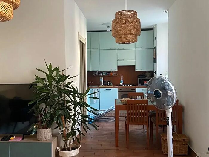 Appartamento trilocale in affitto in Via Maroncelli, Milano