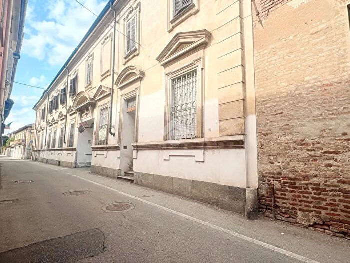 Casa con 6 locali in vendita in Via Padre Lanteri, Carignano