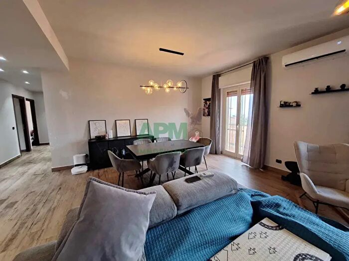 Appartamento con 7 locali in vendita in Raversa Via Tratti, Reggio Calabria