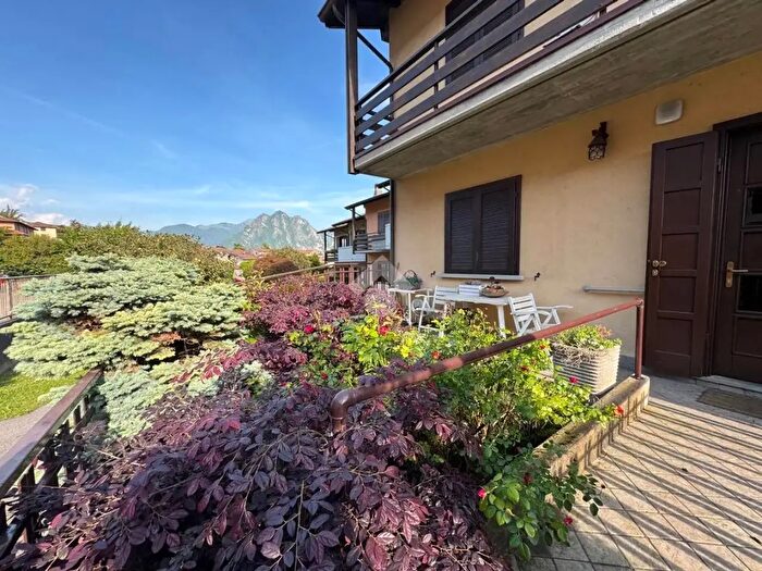 Casa quadrilocale in vendita in Via San Rocco, Solto Collina
