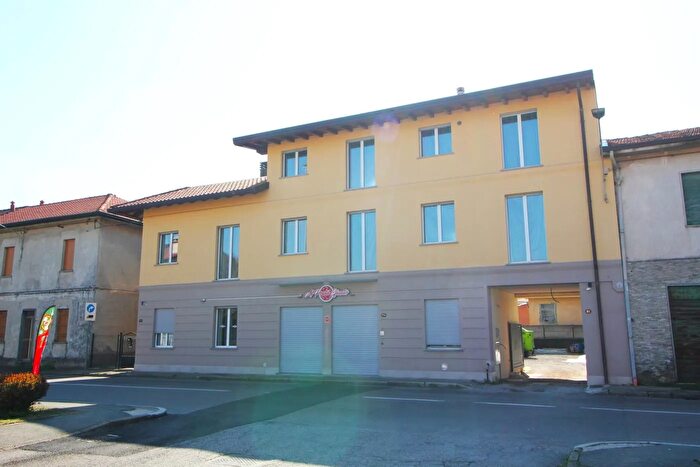 Appartamento quadrilocale in vendita in Via Achille Grandi, Rescaldina