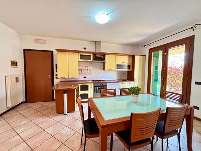 Appartamento trilocale in affitto in Via Roma, Loria Bessica, Loria