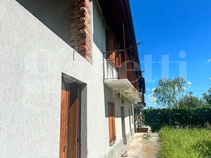Casa con 6 locali in vendita in Strada Bauchieri, Cocconato