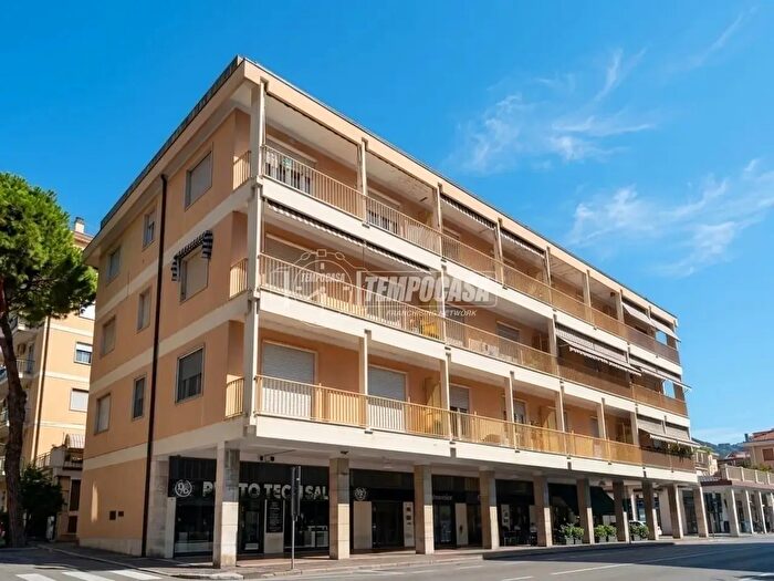 Appartamento quadrilocale in vendita in Via dei Mille, Andora
