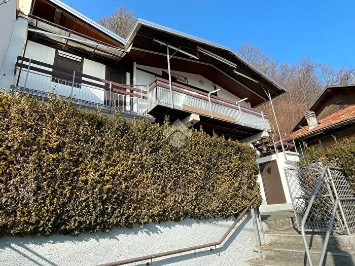 Casa con 7 locali in vendita in Frazione Rivò, Coggiola