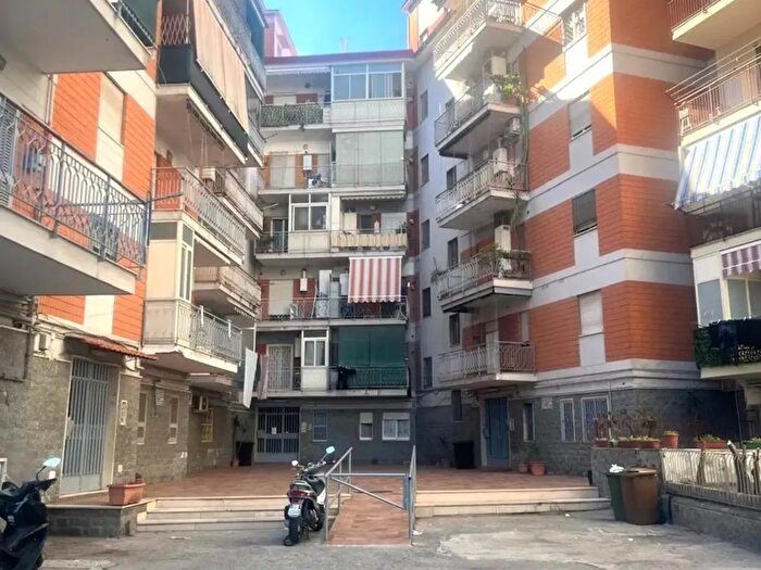Appartamento quadrilocale in vendita in Via Cesare Battisti, Casoria