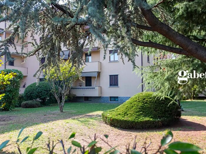 Appartamento trilocale in vendita in Via Gramsci, Bernareggio