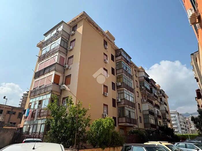 Appartamento quadrilocale in vendita in Via Averroè, Palermo
