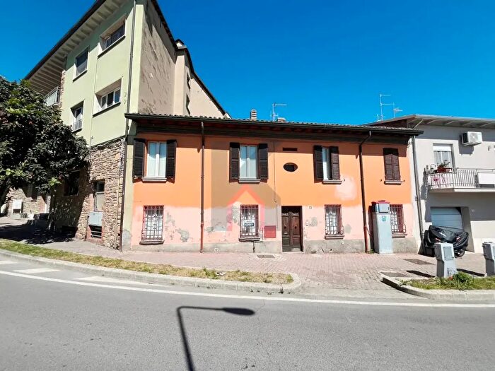 Casa con 9 locali in vendita in Meldola